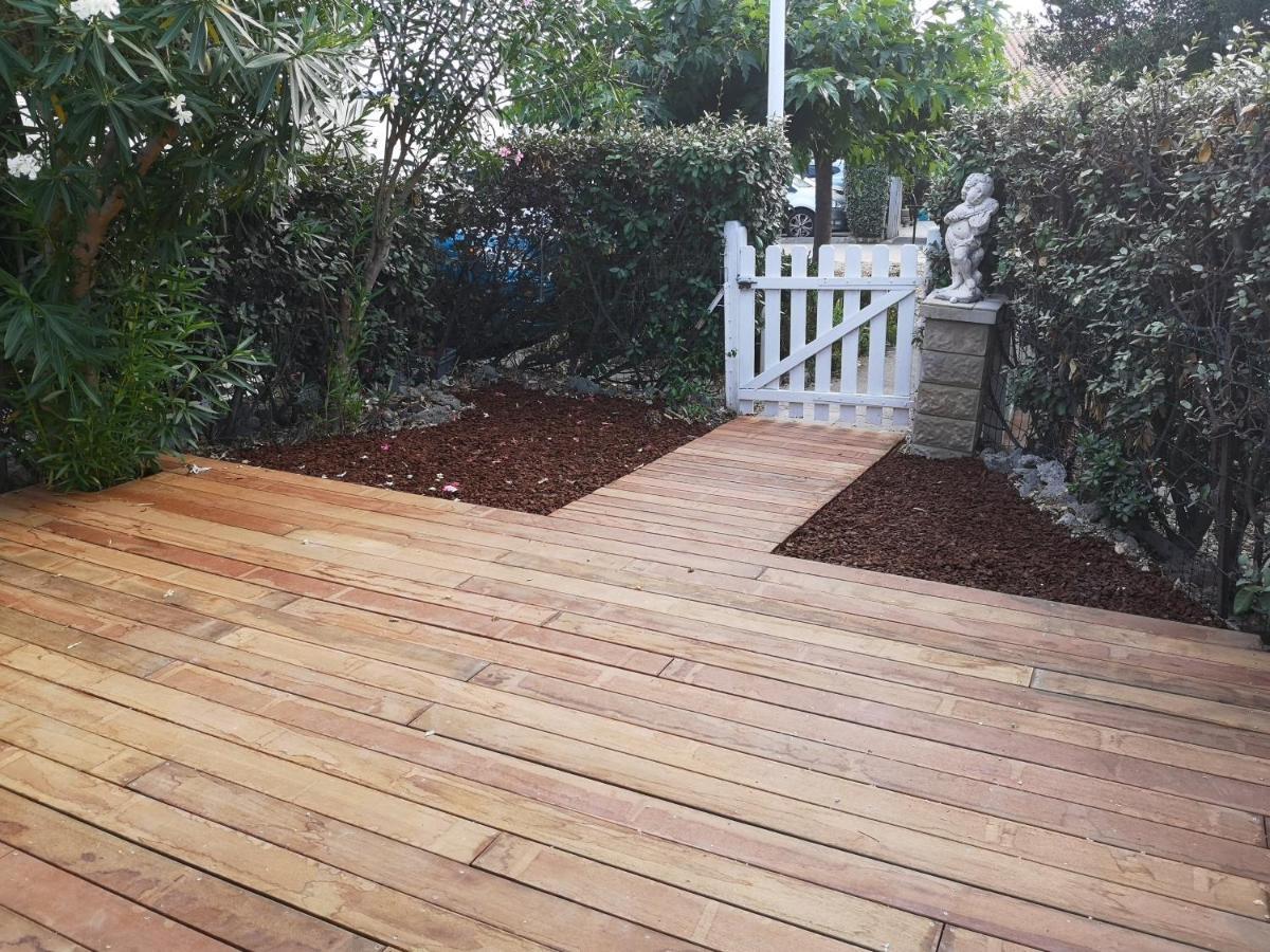 Petit Maison Coquette 50 M2 A 100 M De La